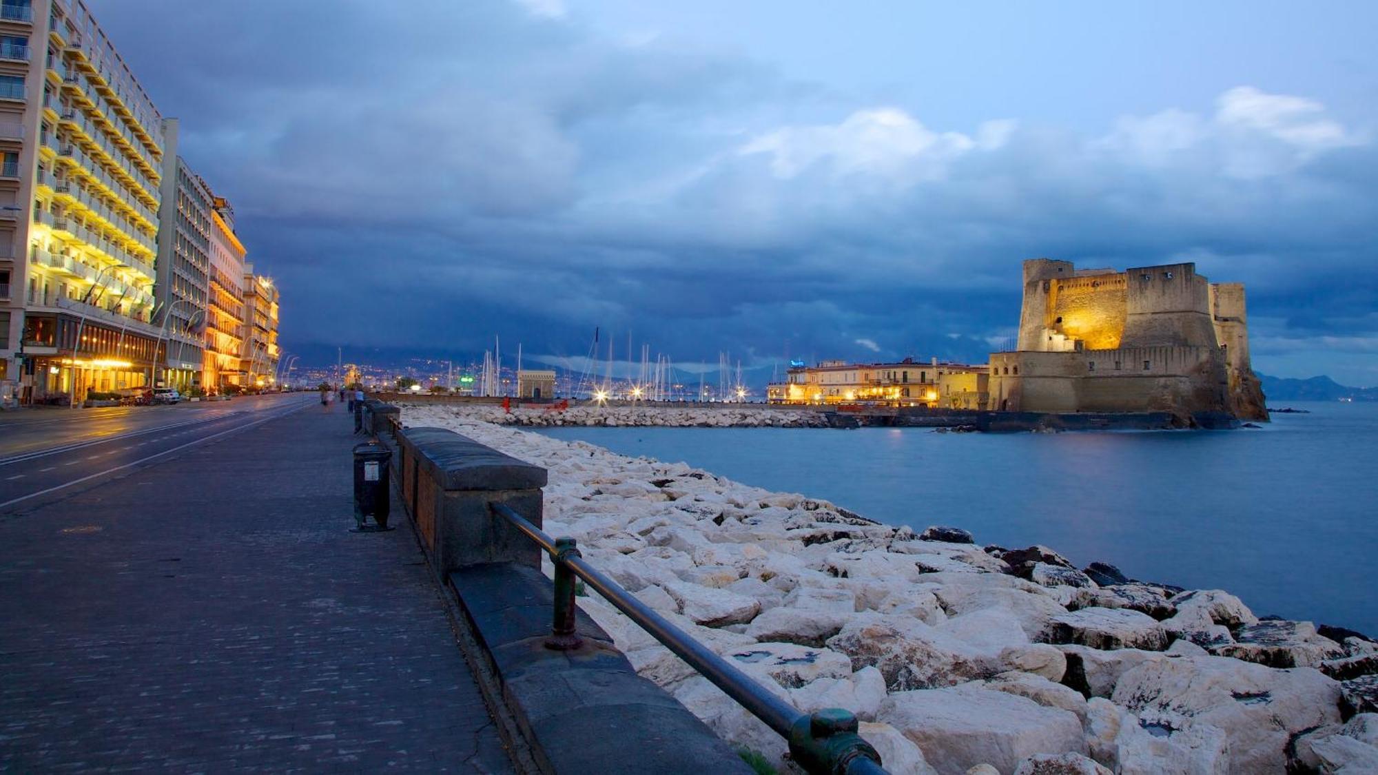 Your Central Wide Place - Min 31 Days Napoli Ngoại thất bức ảnh